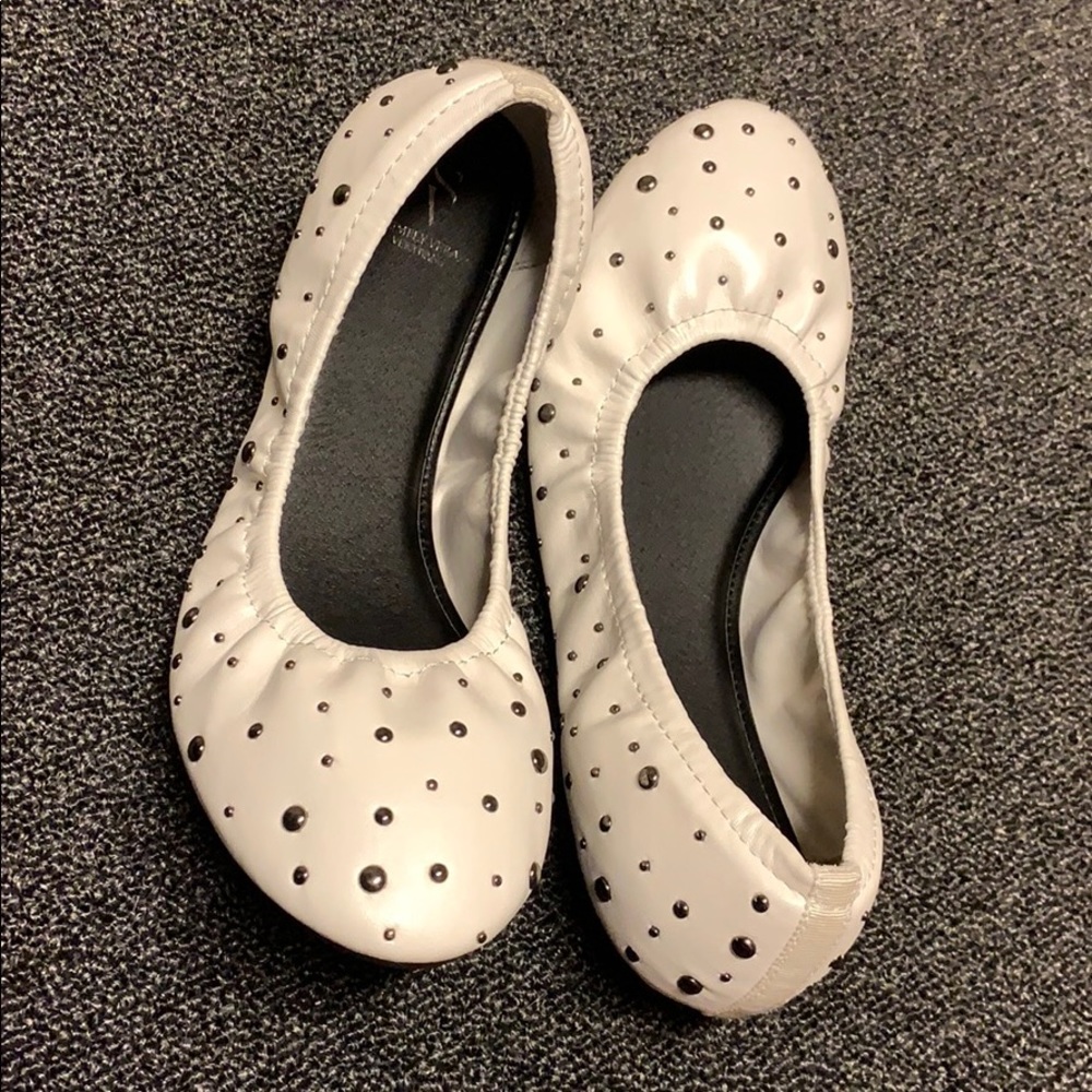 Simply Vera Wang memory foam flats.